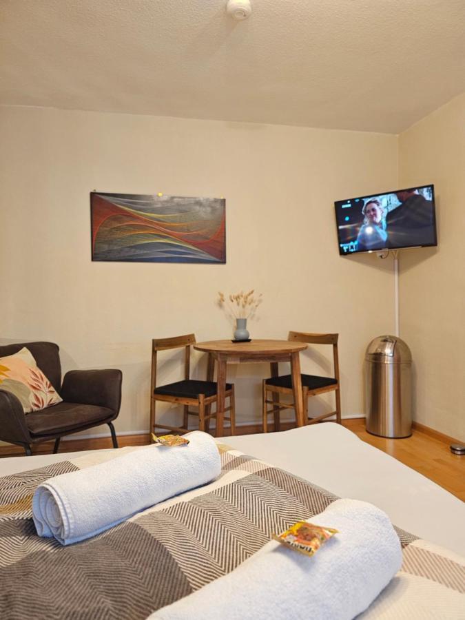 Doppelzimmer 1 I Geteiltes Bad & Kueche I Mit Dem Zug Nur 4 Min Bis Zum Hauptbahnhof 프라이부르크 임 브리스가우 외부 사진